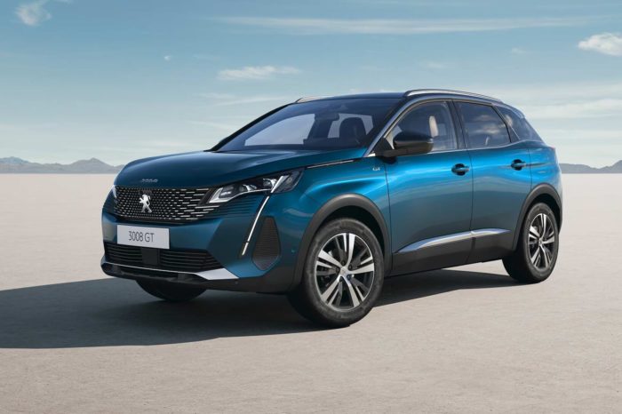 Renting  PEUGEOT 3008 ALLURE PACK BLUEHDI 130 EAT8