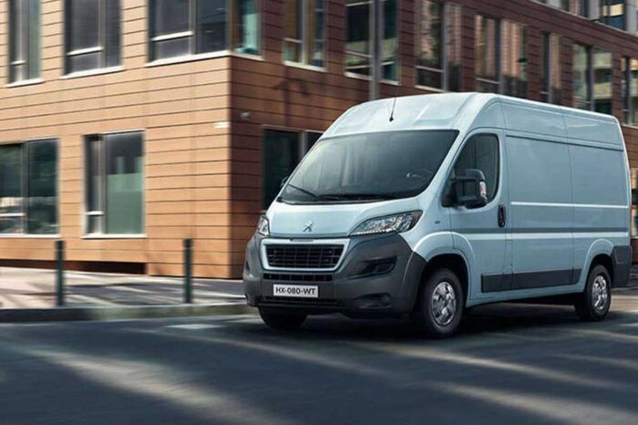 Renting  PEUGEOT BOXER FURGÓN 330 L1 H1 BHDI 120 S&S 6 VEL. MAN