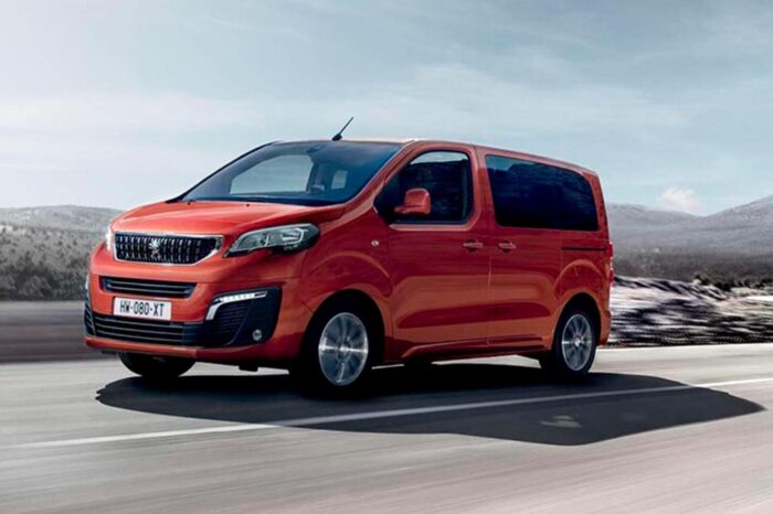 Renting  PEUGEOT TRAVELLER BUSINESS BLUEHDI 120 S&S 6 VEL. MAN. STANDARD