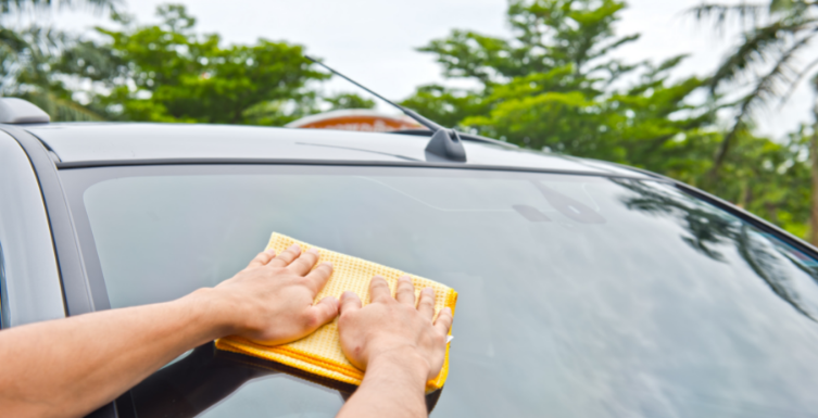Guía para limpiar las escobillas del coche - Blogs MAPFRE