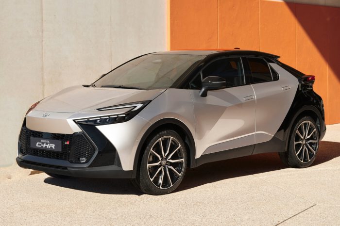 Renting  TOYOTA NUEVO C-HR 140H E-CVT 5P ACTIVE